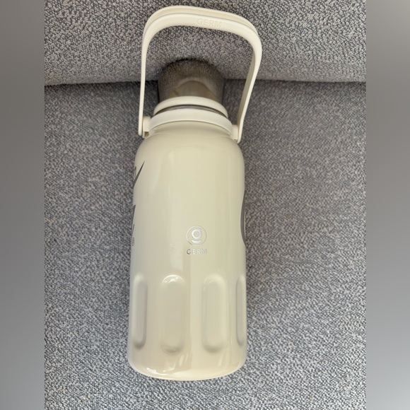 Coca Cola Insulated Thermos 🤍 - Picture 6 of 8